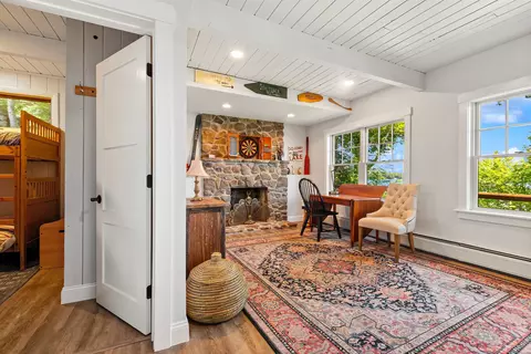 Entry Way - 7 Bay Point Ln, Sunapee, NH 03782 photo 6 of 6