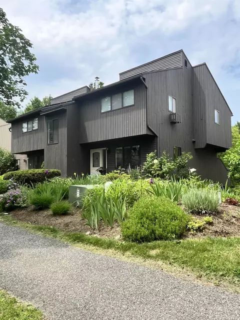5 Lexington Grn, South Burlington, VT 05403