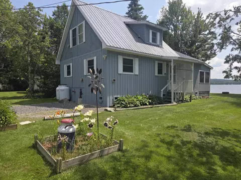 1010 4-h Rd, Derby, VT 05829