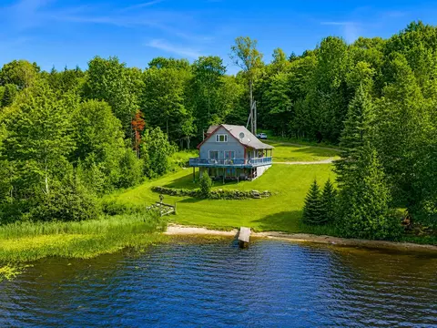 212 Boulder Dr, Derby, VT 05829