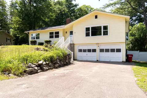 80 Birchwood Dr, Colchester, VT 05446