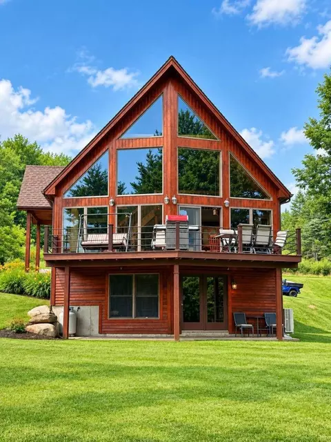 3420 Lake Rd, Newport, VT 05857