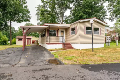 8 S Dewberry Ln, Rochester, NH 03867