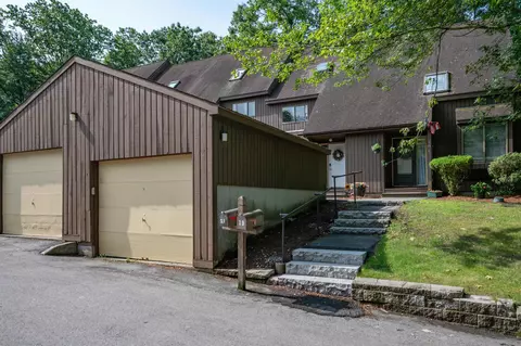 21 Silverton Dr, Nashua, NH 03062