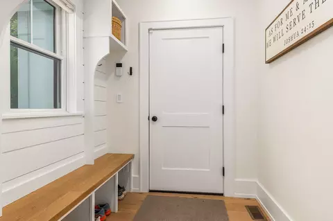Entry Way - 283 Middle Rd, Dover, NH 03820 photo 2 of 3