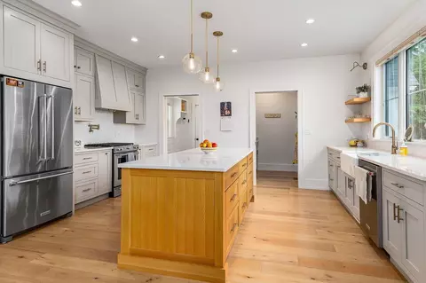 Kitchen - 283 Middle Rd, Dover, NH 03820 photo 5 of 10