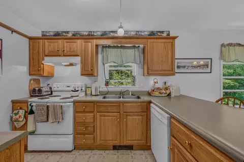 Kitchen - 159 James St, Bethlehem, NH 03574 photo 2 of 5
