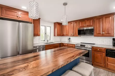 Kitchen - 11 Post Rd, North Hampton, NH 03862 photo 4 of 5