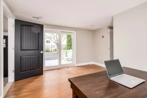 Entry Way - 11 Post Rd, North Hampton, NH 03862 photo 1 of 6
