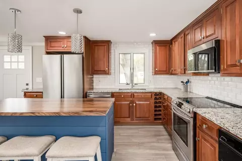 Kitchen - 11 Post Rd, North Hampton, NH 03862 photo 5 of 5