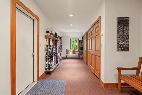 Entry Way - 6 Sunset Ridge Rd, Winhall, VT 05340 photo 6 of 9