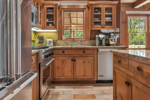 Kitchen - 6 Sunset Ridge Rd, Winhall, VT 05340 photo 3 of 5