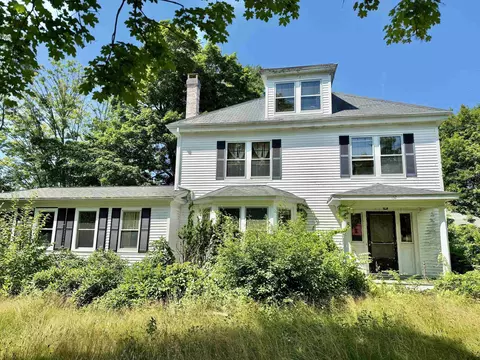 132 Exeter Rd, Hampton Falls, NH 03844