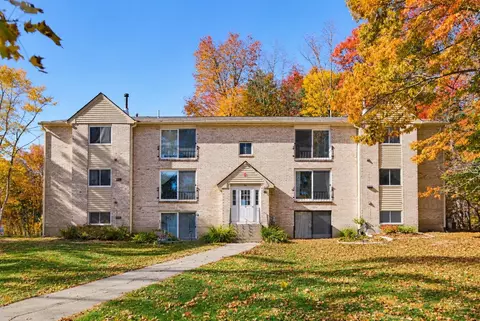 5 Brookside Dr #9, Exeter, NH 03833