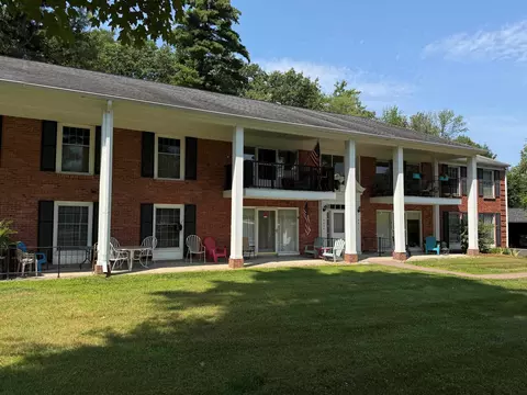 100 Kennedy Dr #4, South Burlington, VT 05403