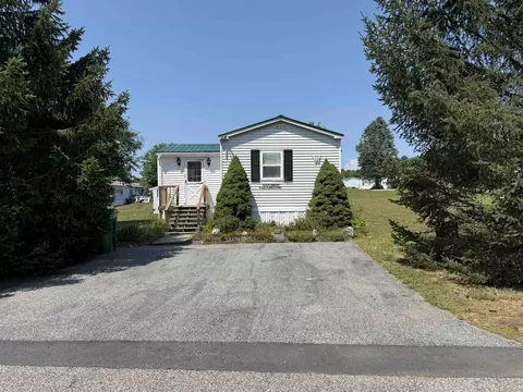 16 Autumn Dr, Belmont, NH 03220