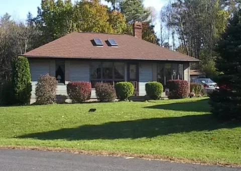 33 Stair Falls Dr, Rochester, NH 03868
