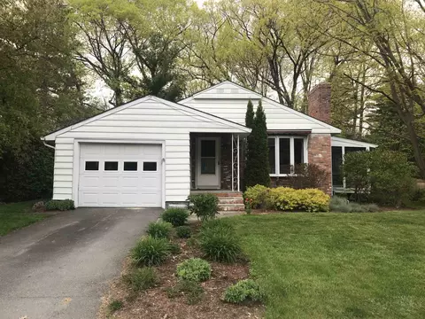 106 Killarney Dr, Burlington, VT 05408