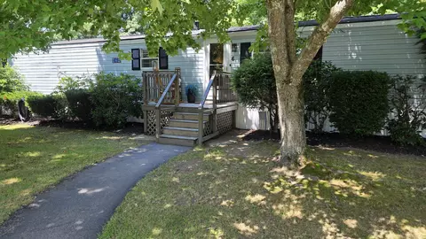 6 Saturn Ln, Nashua, NH 03062