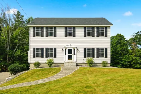 776 Meredith Center Rd, Laconia, NH 03246