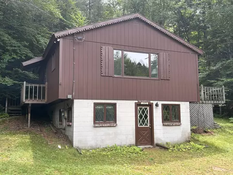 1372 Vtrt 100 S, Jamaica, VT 05343