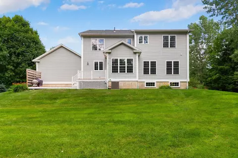 Exterior - 900 Ledgewood Dr, Williston, VT 05495 photo 7 of 11