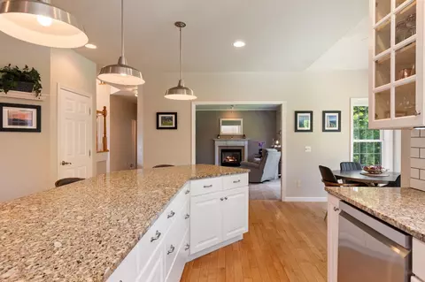 Kitchen - 900 Ledgewood Dr, Williston, VT 05495 photo 4 of 5