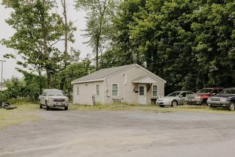 4 First St, Claremont, NH 03743
