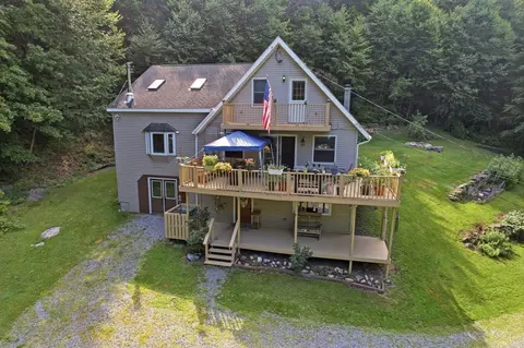 87 B Hill Rd, Pownal, VT 05261