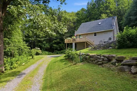 87 B Hill Rd, Pownal, VT 05261