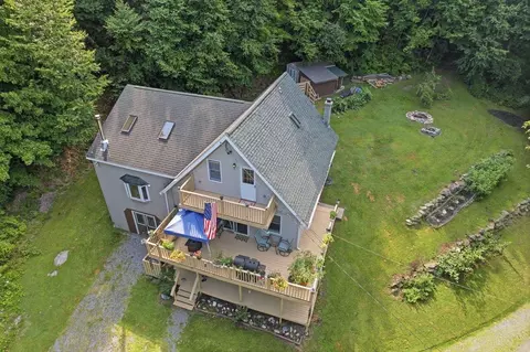 87 B Hill Rd, Pownal, VT 05261