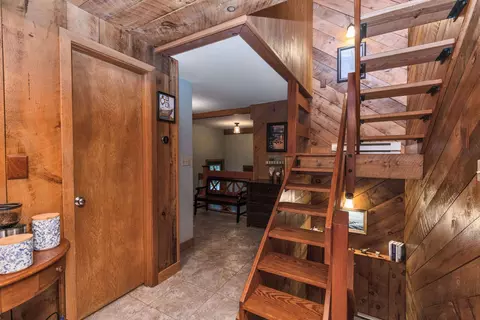 Entry Way - 431 Treelyn Rd, Stoddard, NH 03464 photo 2 of 4
