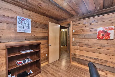 Entry Way - 431 Treelyn Rd, Stoddard, NH 03464 photo 4 of 4