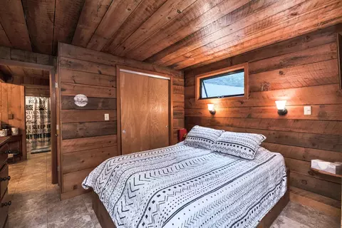Bedroom - 431 Treelyn Rd, Stoddard, NH 03464 photo 2 of 6