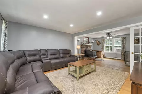 Living - 197 Grapevine Rd, Dunbarton, NH 03046 photo 1 of 3