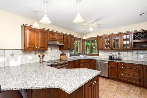 Kitchen - 20 Jackman Ridge Rd, Windham, NH 03087 photo 4 of 5