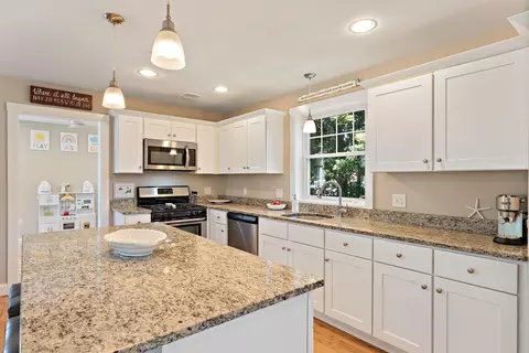 Kitchen - 10 Charron Cir, Exeter, NH 03833 photo 2 of 5