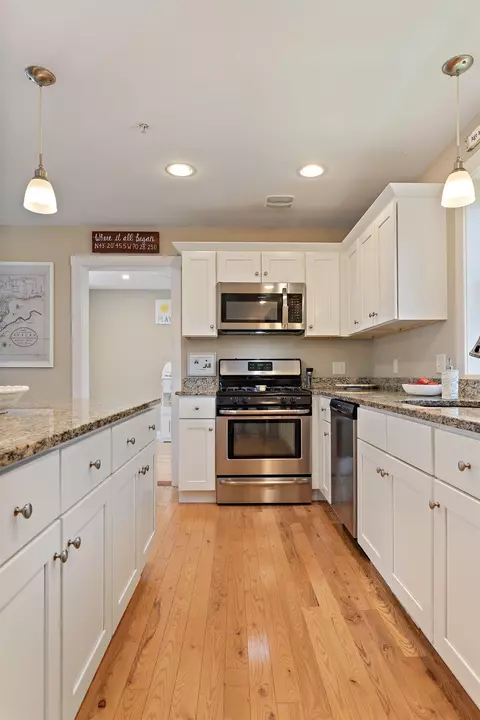 Kitchen - 10 Charron Cir, Exeter, NH 03833 photo 5 of 5
