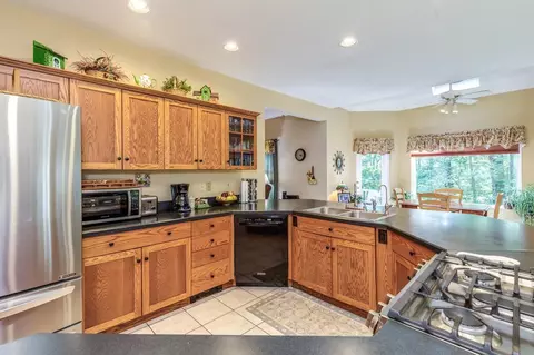 Kitchen - 14 Fieldstone Dr, Hooksett, NH 03106 photo 3 of 7