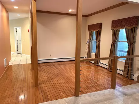 Living - 14 Fieldstone Dr, Hooksett, NH 03106 photo 4 of 4