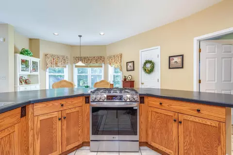 Kitchen - 14 Fieldstone Dr, Hooksett, NH 03106 photo 2 of 7