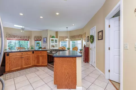 Kitchen - 14 Fieldstone Dr, Hooksett, NH 03106 photo 6 of 6