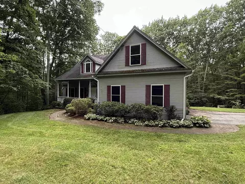Exterior - 14 Fieldstone Dr, Hooksett, NH 03106 photo 3 of 11