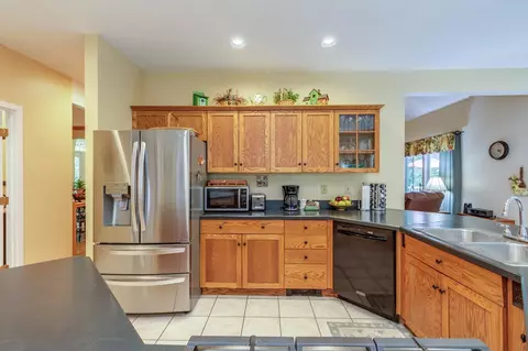 Kitchen - 14 Fieldstone Dr, Hooksett, NH 03106 photo 4 of 7