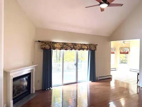 Living - 14 Fieldstone Dr, Hooksett, NH 03106 photo 2 of 4