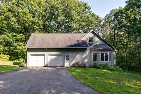 Exterior - 14 Fieldstone Dr, Hooksett, NH 03106 photo 3 of 11