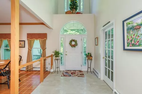Entry Way - 14 Fieldstone Dr, Hooksett, NH 03106 photo 3 of 10