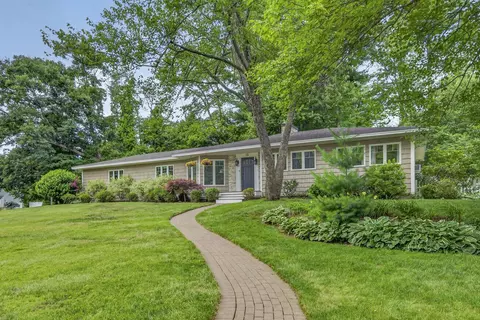 12 Shady Ln, Manchester, NH 03104