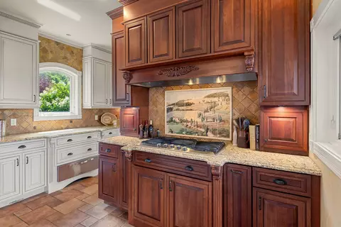 Kitchen - 447 Highlands Dr, Williston, VT 05495 photo 4 of 8
