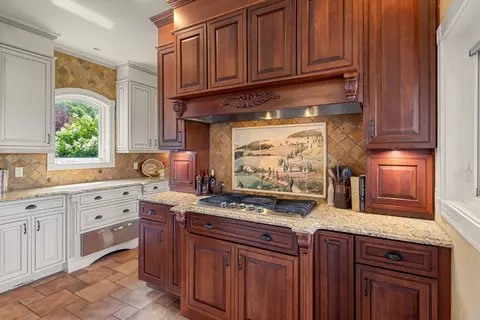 Kitchen - 447 Highlands Dr, Williston, VT 05495 photo 4 of 7